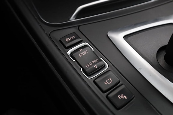 BMW 330i 25 of 30
