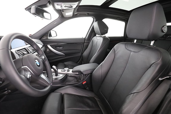 BMW 330i 10 of 30