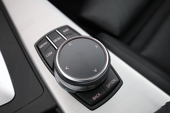 BMW 330i 26 of 30