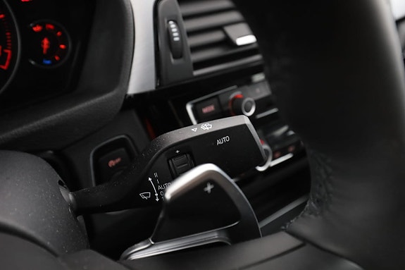 BMW 330i 29 of 30