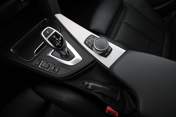 BMW 330i 23 of 30