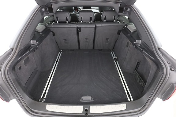 BMW 330i 16 of 30