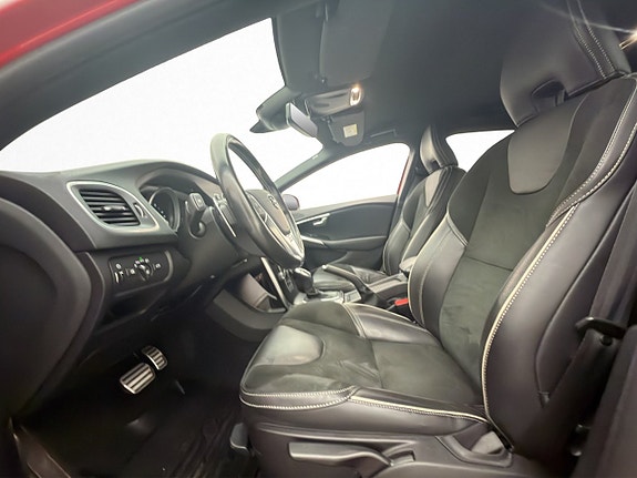 Volvo V40 13 of 30