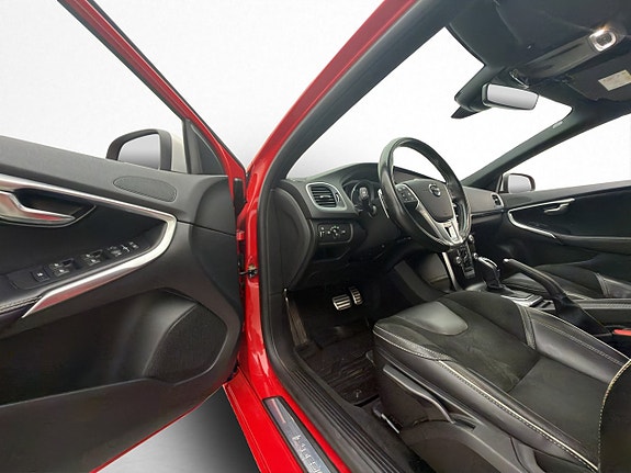 Volvo V40 12 of 30