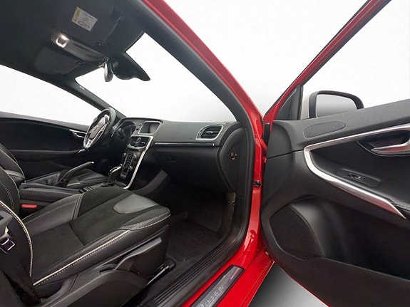 Volvo V40 25 of 30