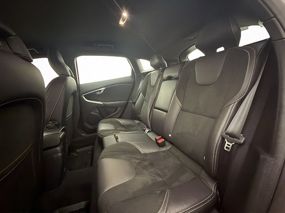 Volvo V40 27 of 30
