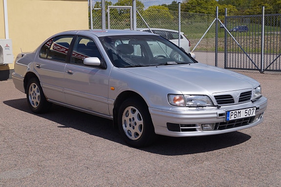 Nissan Maxima 3 of 5