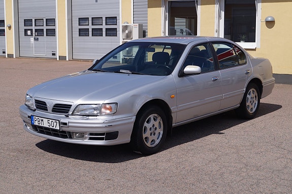 Nissan Maxima 2 of 5