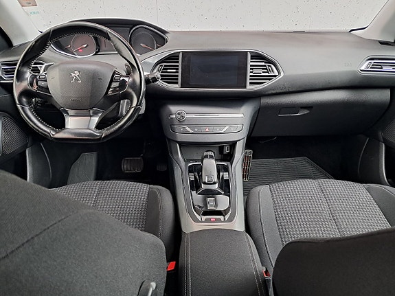 Peugeot 308 SW 16 of 18