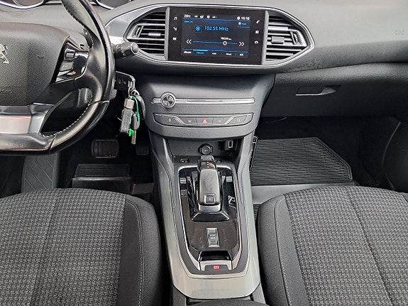 Peugeot 308 SW 18 of 18