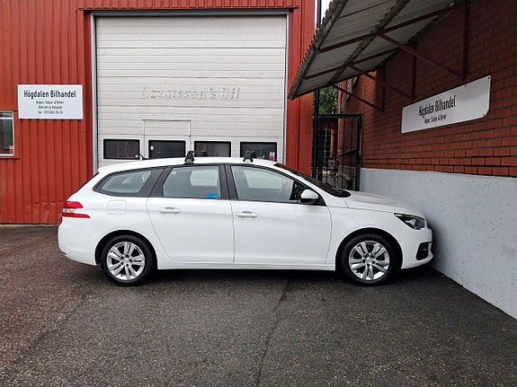 Peugeot 308 SW 8 of 18