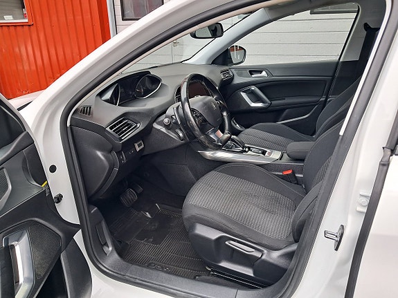 Peugeot 308 SW 10 of 18