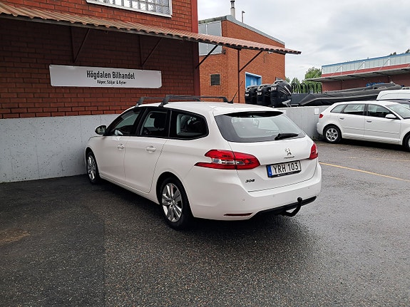 Peugeot 308 SW 7 of 18