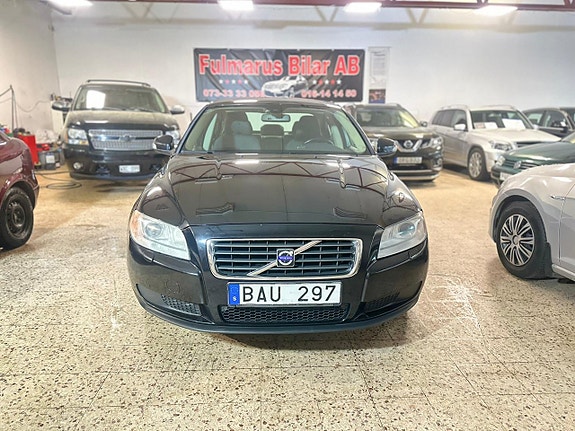 Volvo S80 2 of 5