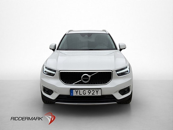 Volvo XC40 2 of 5