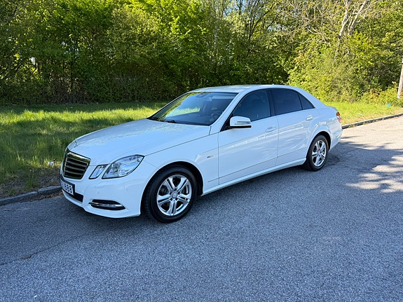 Mercedes-Benz E220 3 of 8