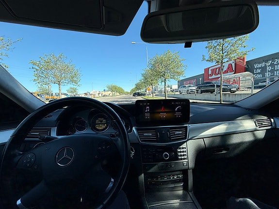 Mercedes-Benz E220 7 of 8