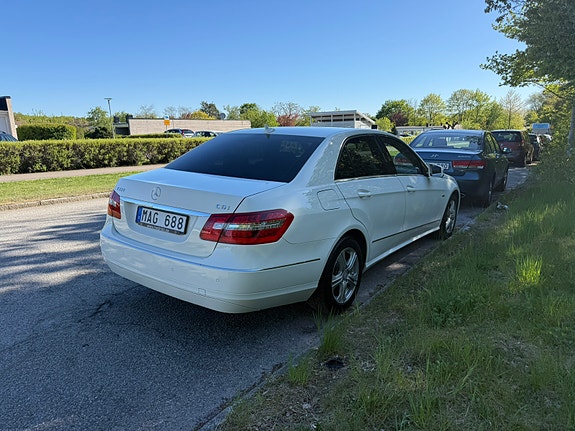 Mercedes-Benz E220 4 of 8