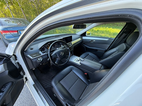Mercedes-Benz E220 5 of 8