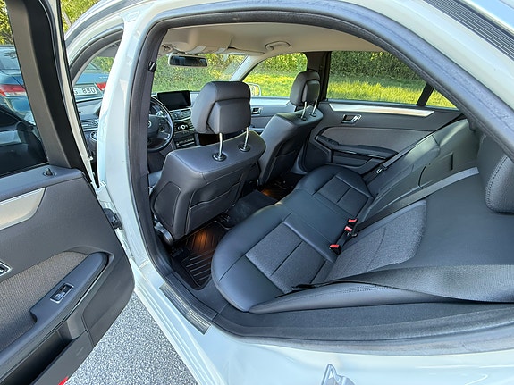 Mercedes-Benz E220 6 of 8