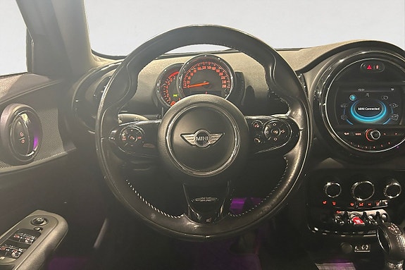 MINI Cooper 13 of 17