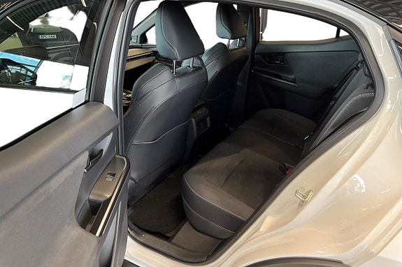 Toyota C-HR 13 of 21