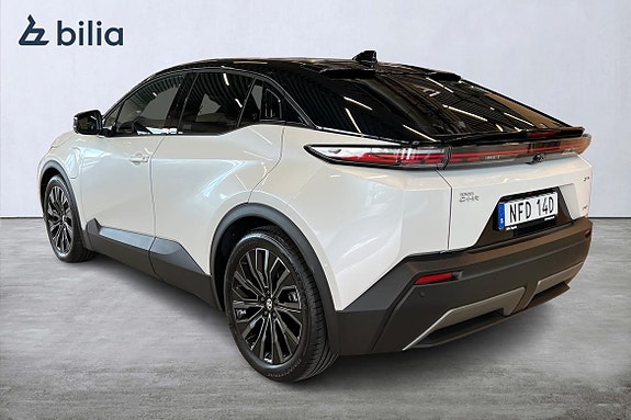 Toyota C-HR 2 of 21