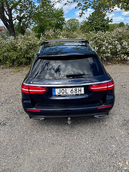 Mercedes-Benz E300 de 2 of 6