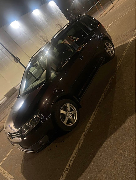Volkswagen Touran 4 of 5