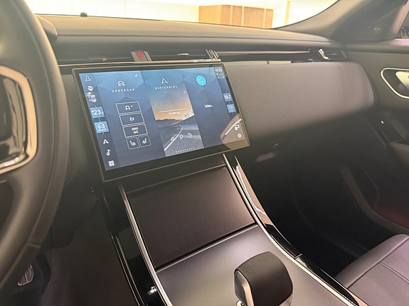 Land Rover Range Rover Velar 13 of 22