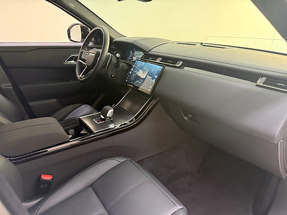 Land Rover Range Rover Velar 16 of 22
