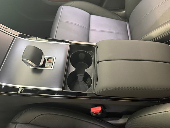 Land Rover Range Rover Velar 14 of 22