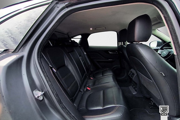 Jaguar F-PACE 12 of 14
