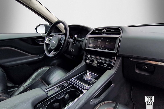 Jaguar F-PACE 13 of 14