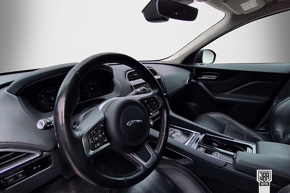 Jaguar F-PACE 9 of 14