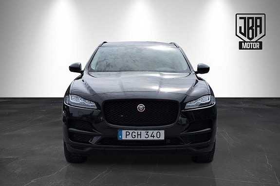 Jaguar F-PACE 2 of 5