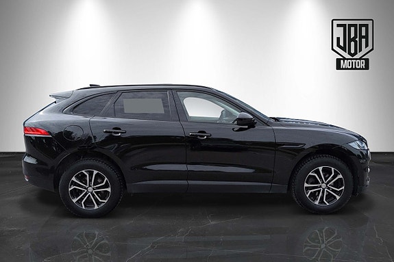 Jaguar F-PACE 8 of 14
