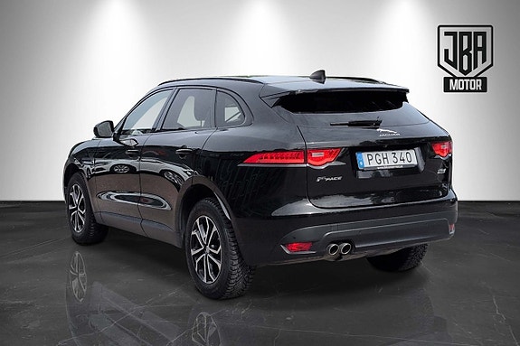 Jaguar F-PACE 5 of 5