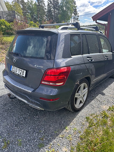 Mercedes-Benz GLK220 2 of 4