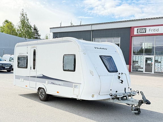 Hobby 495 UFE Excellent - Dubbelsäng - 1350kg - Förtält - Cykelställ - Mover -