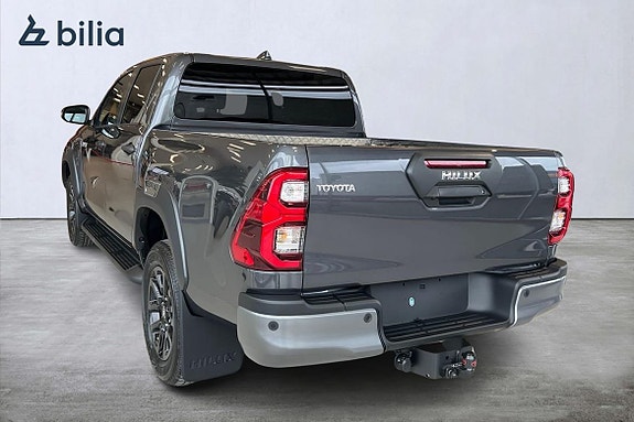 Toyota HiLux 2 of 5