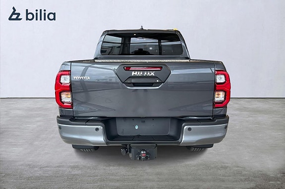 Toyota HiLux 4 of 5