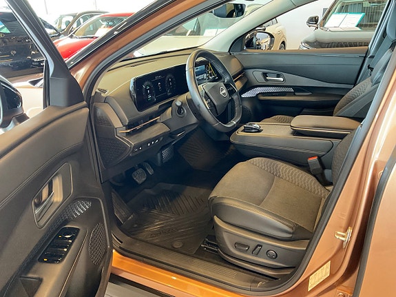 Nissan Ariya 7 of 15