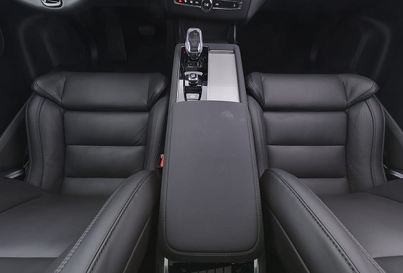 Volvo XC90 9 of 30