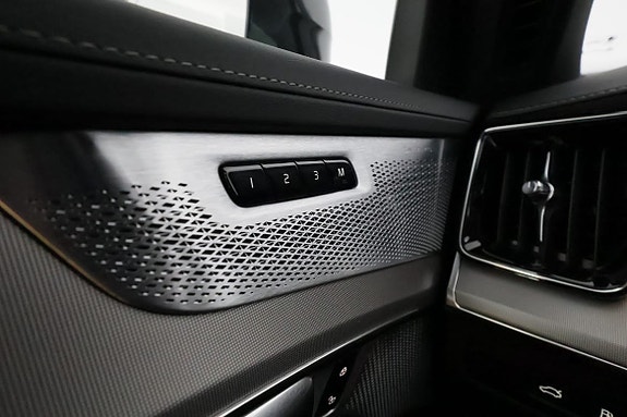 Volvo XC90 13 of 30