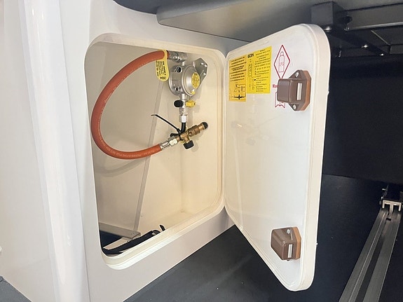 Adria ACTIVE PRO (B-körkort+Van+Plåtis+Automat+5m+Pop-Up) 8 of 17
