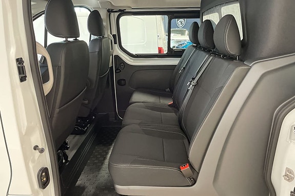 Renault Trafic 10 of 18