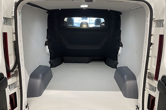 Renault Trafic 12 of 18