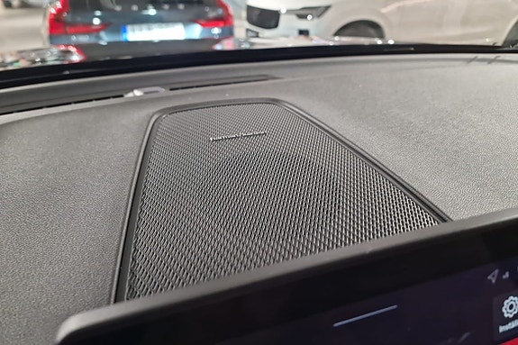 Volvo XC60 14 of 18