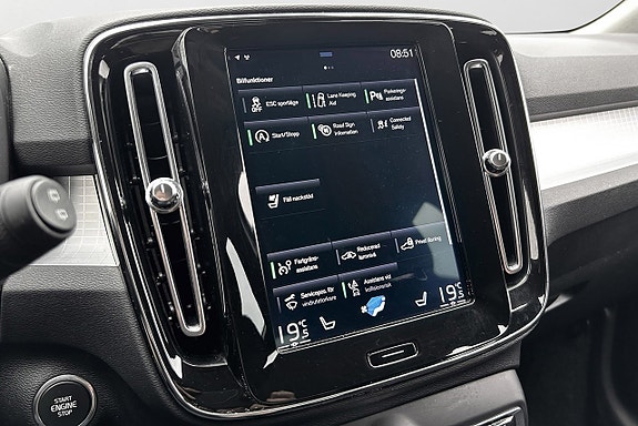 Volvo XC40 11 of 15